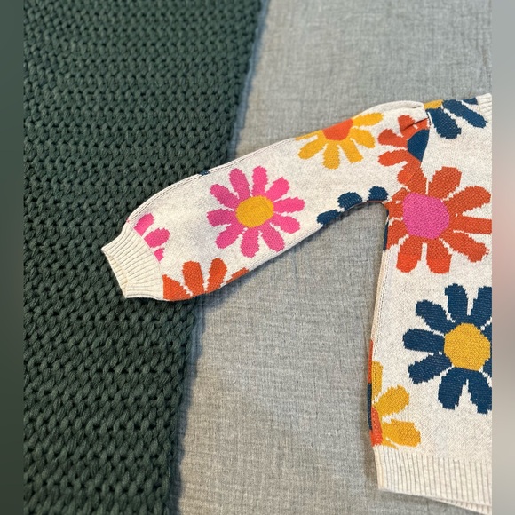 ANDY & EVAN | Girls Retro Flower Sweater, Beige | 3T - Picture 4 of 6